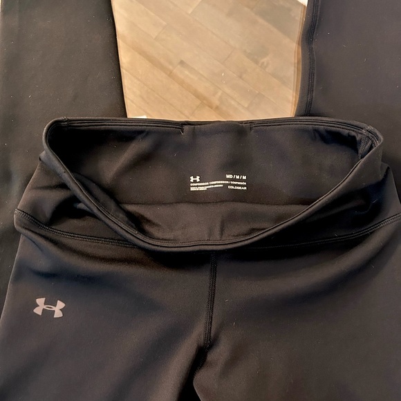 Women’s Under Armour Cold Gear Yoga Pants - Picture 3 of 3